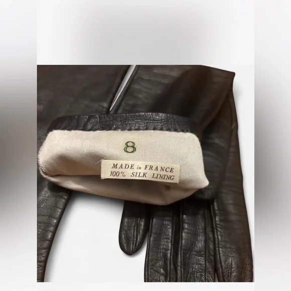 Elegant Black Leather Gloves - Picture 3 of 3